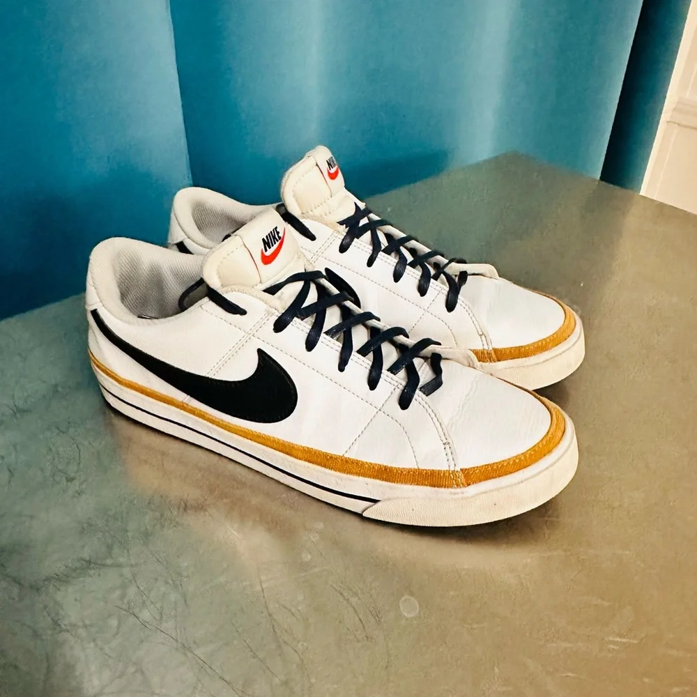 Used - Picture 4 of 4